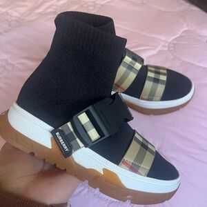 Burberry kid’s shoes